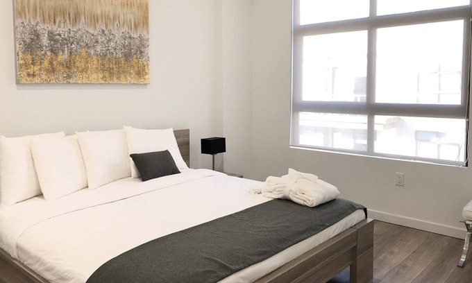 Downtown House | Modern 2 Bedroom Apartment in Glendale