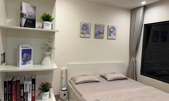 Gia Lam Apartment | Modern 2-Bedroom Apartment | Having Pool & Gym | Vinhomes Ocean Park