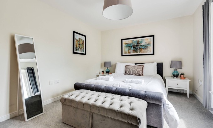 Oxford Apartment | Modern 2 Bedroom Apartment in popular Jericho !