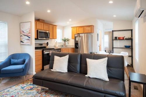 San Luis Obispo House | Modern 2-Bedroom Eucalyptus House