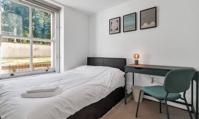 St. George's Apartment | Modern 2 Bedroom Flat in Camden - Central Location For A Perfect City Break