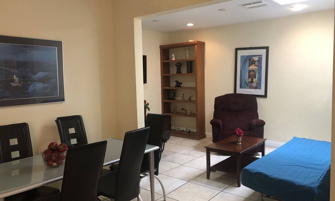 Burbank House | Modern 2 Bedroom Home in Burbank