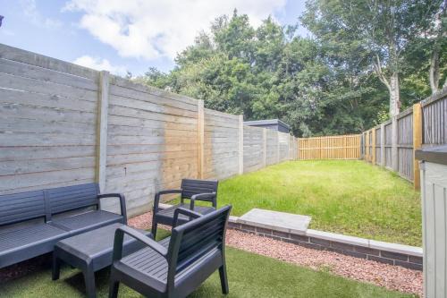 Airdrie House | Modern 2-Bedroom Home near Glasgow & Edinburgh