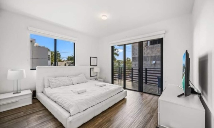Coconut Grove Apartment | modern 2 bedroom in heart of coconut grove