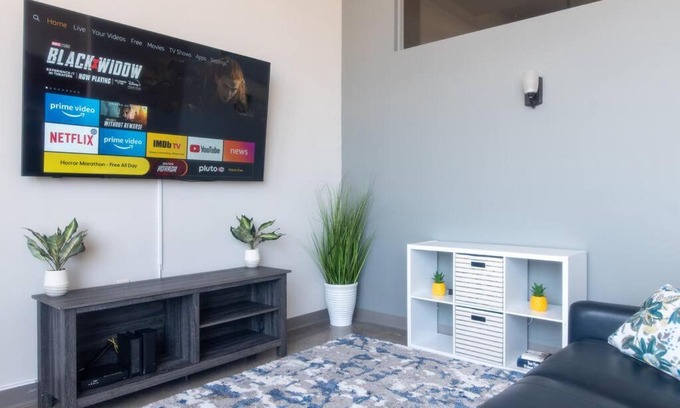 Fifth Ward Apartment | Modern 2 Bedroom Loft in Walker's Point