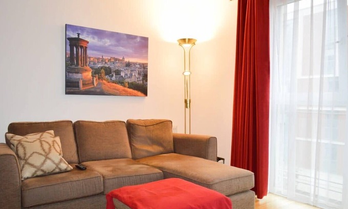 Tollcross Apartment | Modern 2 Bedroom Property in Central Edinburgh