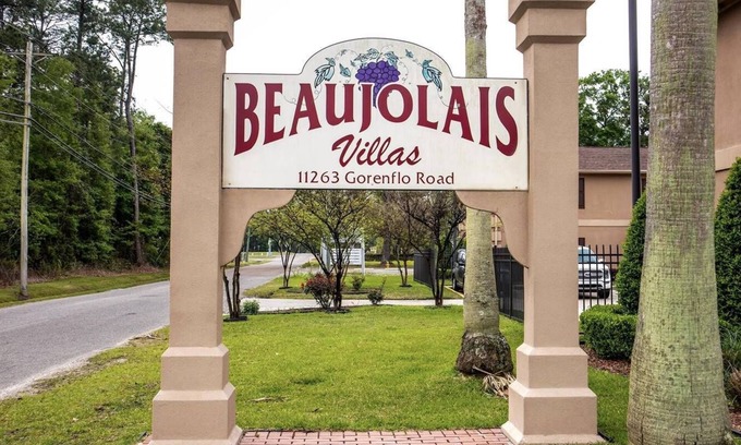 D'Iberville Apartment | Modern 2-Bedroom Villa with WiFi, Kitchen, Pool apartment in D'Iberville