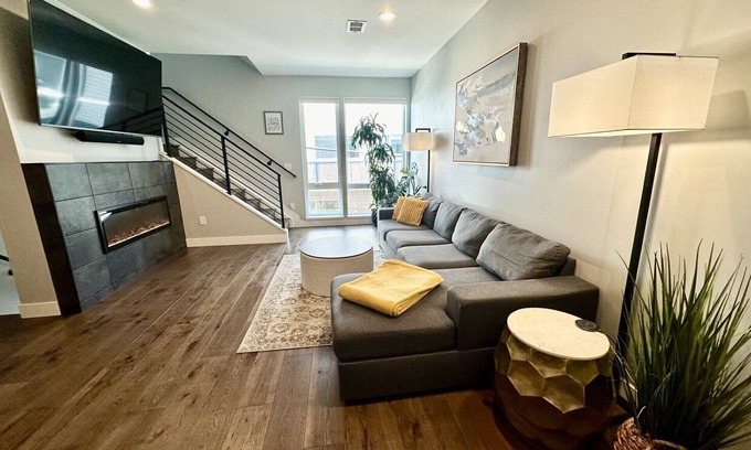 West Colfax House | Modern 2-Bedroom - Walk to Broncos w/Hot Tub, Patio, & Fireplace!