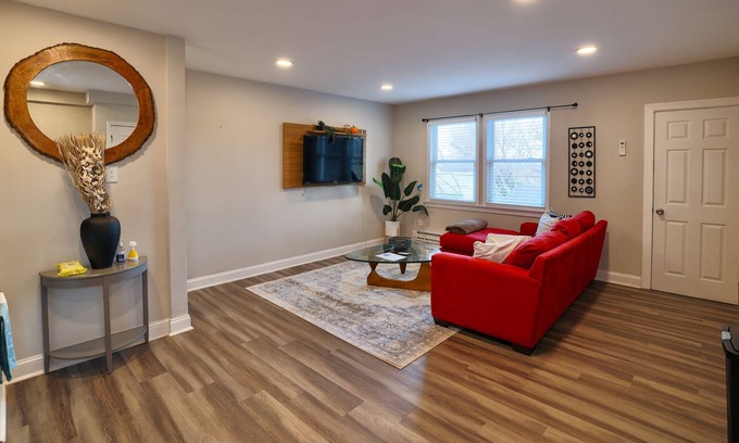 Anacostia Apartment | Modern 2br 1ba Apt Unit in Historic District