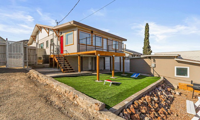 El Paso Condo | Modern 2BR/2BA Work Desks + 3 TV El Paso