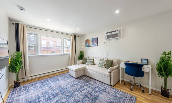 North Ironbound Apartment | Modern 2BR Apt. 8 Min Walkto Penn Station! - WiFi