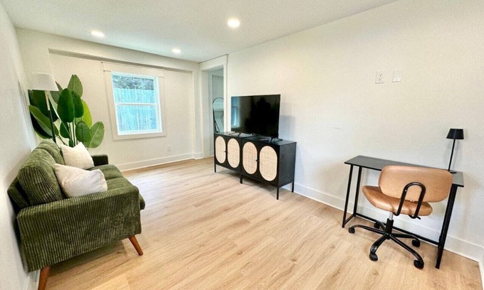 Benjamin Van Clark Park Apartment | Modern 2BR Gem Near Downtown Savannah