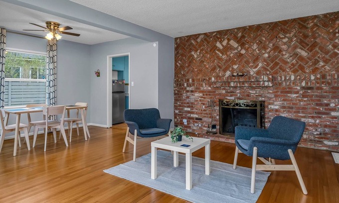 Westchester House | Modern 2BR Home with Private Backyard near LAX/LMU