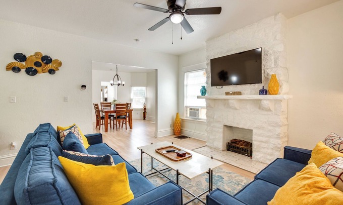North Hyde Park Condo | Modern 2BR Kansas City Condo Near Downtown