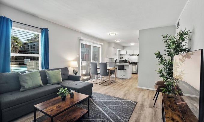 Hyde Park Apartment | Modern 2BR Near UT | Hyde Park | Evonify 3136