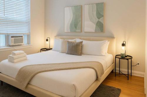 Boystown Apartment | Modern 2BR with Reliable Wi-Fi - Roscoe 30