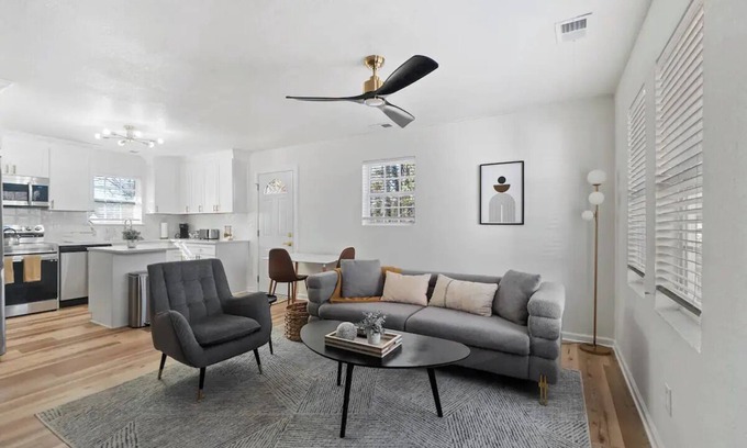 Hampton House | Modern 3 Bed, 2 Bath Retreat