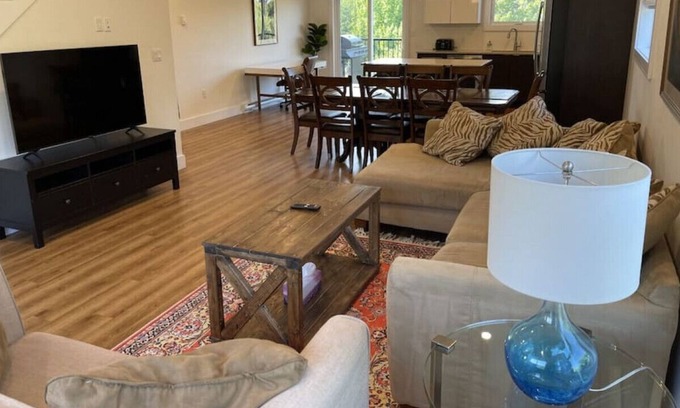 Halifax Apartment | Modern 3 Bed, 2 Bath Two Storey Townhouse