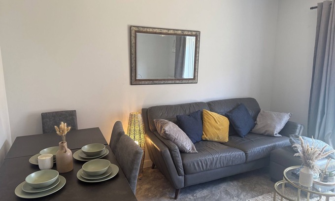 Borehamwood House | Modern 3-Bed | Free Parking | 4 Beds |