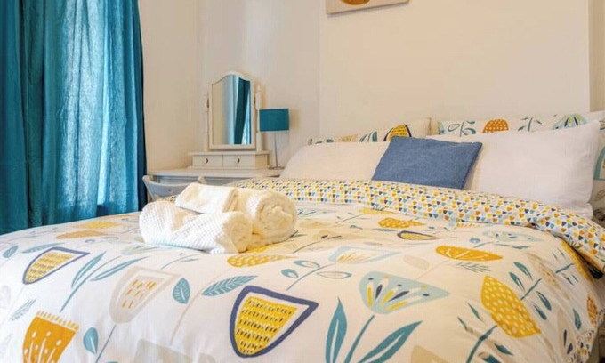 Meltham House | Modern 3-Bed Getaway | Family-Friendly | Close to Peak District
