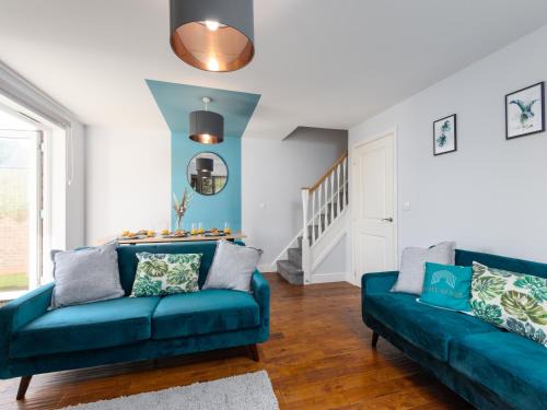 Ashford House | Modern 3 Bed House For 5- City Central - Free Parking
