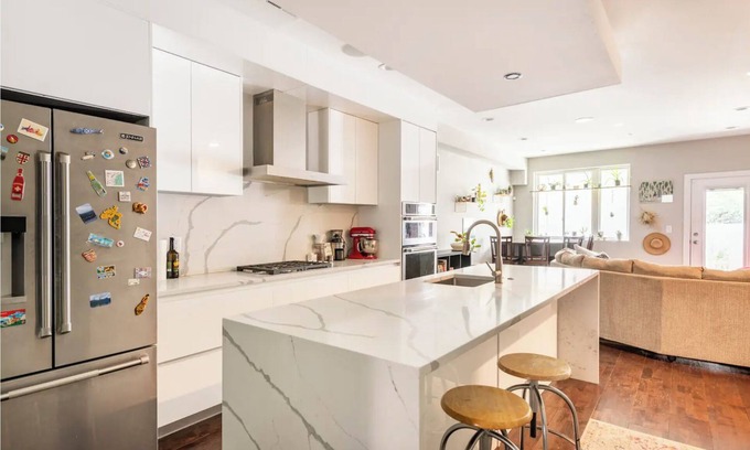 West Poplar Condo | Modern 3-bedroom condo with yard and spa bath in charming Philadelphia