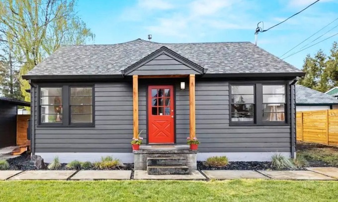 Beaverton House | Modern 3 Bedroom Home in Beaverton