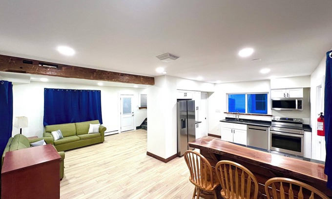 State College House | Modern 3 Bedroom House, walkable to downtown State College