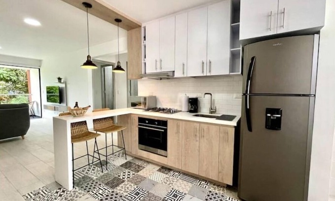 Cali Condo | Modern 302 apartment w/AC +WiFi + Parking