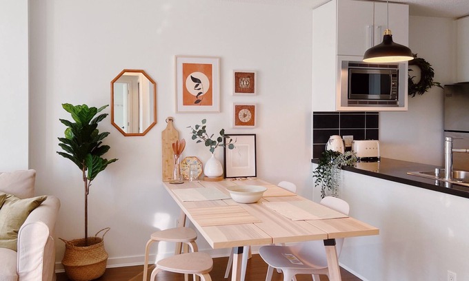 Crosstown Apartment | Modern 3BDR/4BDS in DT/AC/Pool/Gym/Best Location + Parking