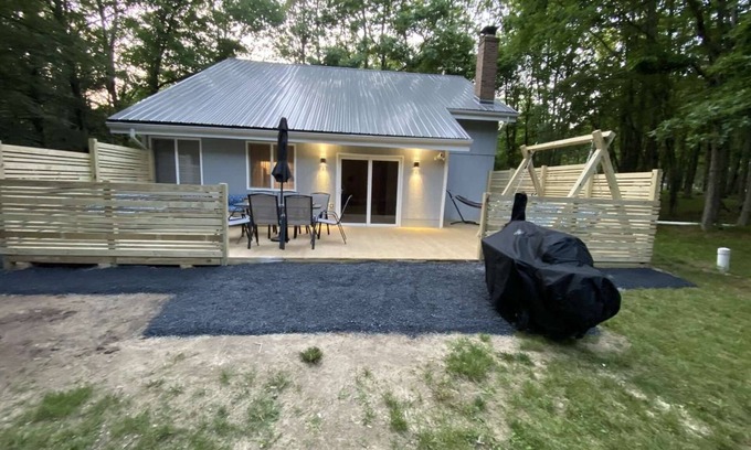 Albrightsville House | Modern 3BDR House near Lake with Hot Tub/Game Room/Fireplace/Community Pool