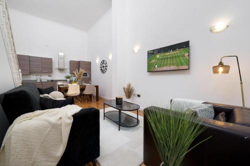 Spitalfields Apartment | Modern 3BR - Flat Sleeps 8 - Walk to Liverpool St