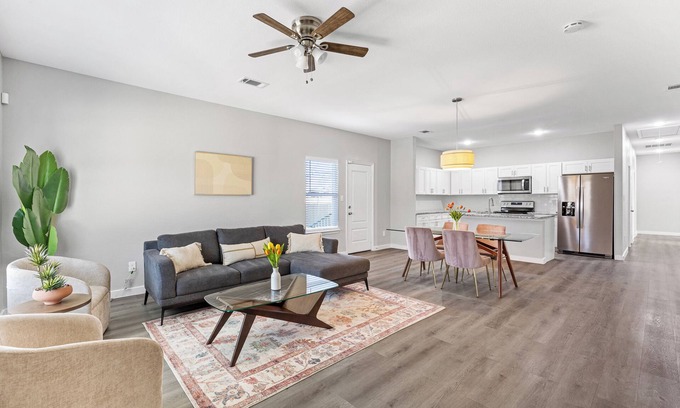 South Dallas - Fair Park House | Modern 3BR Home Downtown Dallas