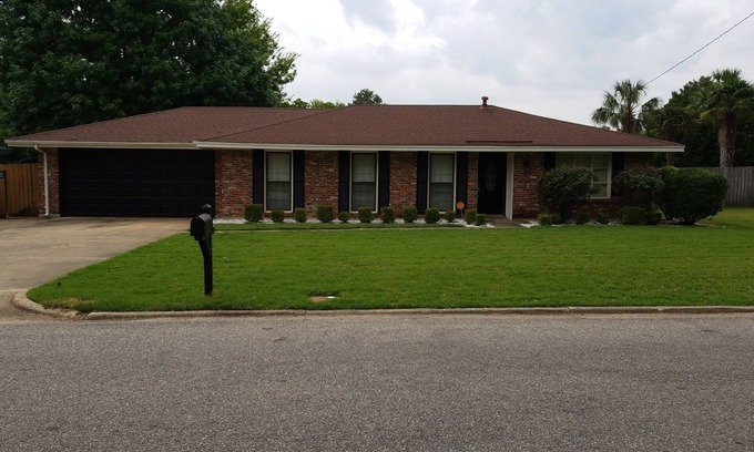 Gunter Afs House | Modern 3BR House w/Pool, Patio, Grill & TVs -Minutes from Downtown & East Chase