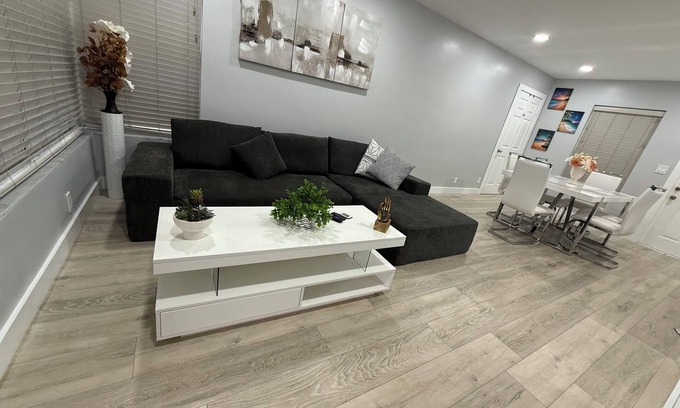 Central Fort Lauderdale Villa | Modern 3BR Oasis close to Beach & Restaurants