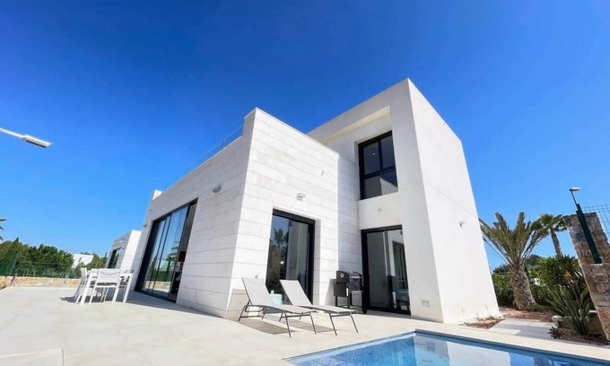 Lo Rufete Villa | Modern 4 Bed Villa with Pool LC4