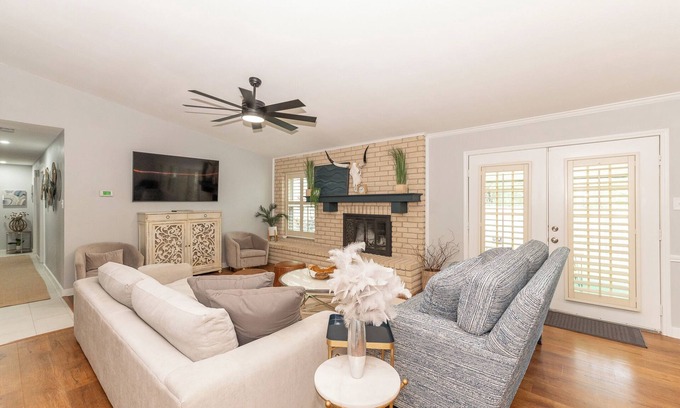 Encino Park House | Modern 4-bedroom home, Perfect location in San Antonio with patio and games
