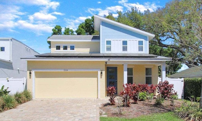 Arlington Park House | Modern 4 BR home in the heart of Sarasota - Luxe Arlington Park Home