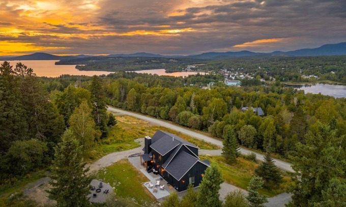 Rangeley House | Modern 4BR Cabin w/Breathtaking Views + Fireplace