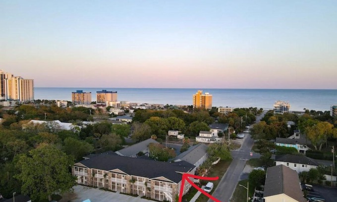 Myrtle Beach Apartment | Modern 4BR Central Near Beach And Pier King Beds D