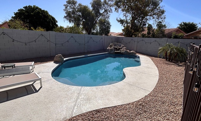 Glendale House | Modern 4BR Escape w Private Pool, 3 mi to state farm stadium, dining & shopping!