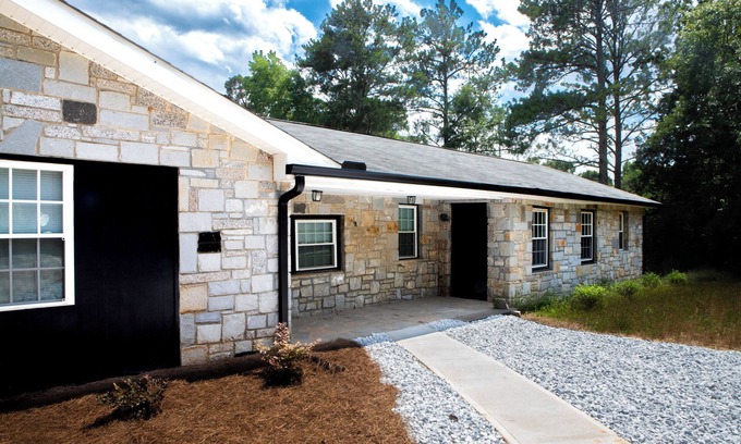 Conyers House | Modern 4BR Home - Very Spacious - Minutes from Georgia International Horse Park