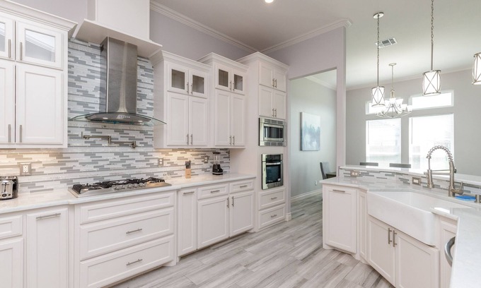 South Side House | Modern 4BR New Home with Blazing Fast 536 Mbps WiFi -Just 15 Min Drive to Beach!