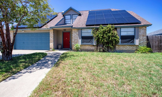Flour Bluff House | Modern 4BR Oasis Near Corpus Christi Beach