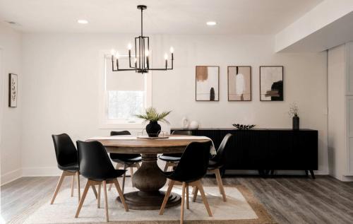 Como House | Modern 5 BDR Retreat - Game Room Fire Pit Creek