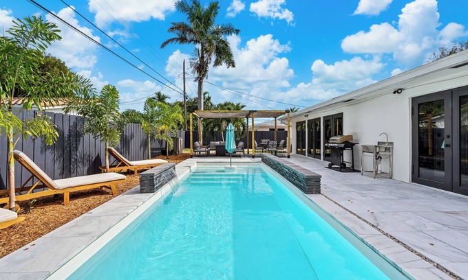 Imperial Point House | Modern 5 beds/2 bath/𝗣𝗼𝗼𝗹 𝗙𝗮𝗺𝗶𝗹𝘆 Vacation House 5mins 𝗟𝗮𝘂𝗱𝗲𝗿𝗱𝗮𝗹𝗲 & Pompano 𝗕𝗲𝗮𝗰𝗵