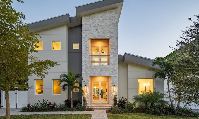 Arlington Park House | Modern 6BR Sarasota Getaway w/Heated Pool & Rooftop Terrace