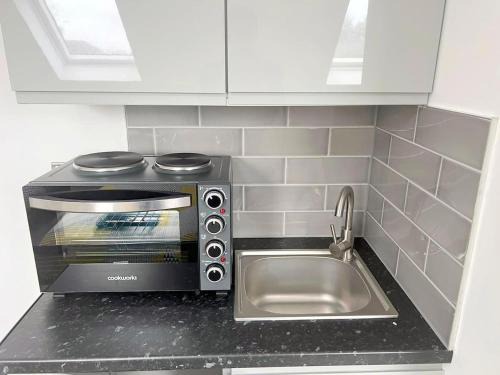 Ravensbury House | Modern 8 bedroom House in South London