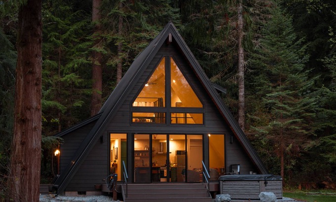 Ashford Cabin | Modern A-Frame Cabin - King Bed, Hot tub, EV Charger, 5 Minutes to Mt.Rainer NP
