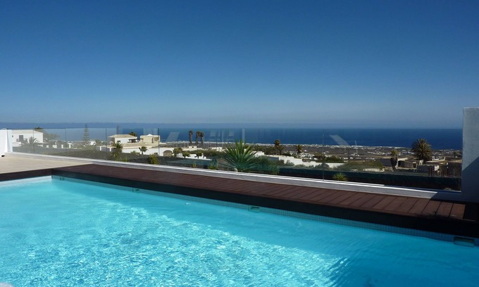 La Asomada Apartment | modern accommodation, large pool, sea view, satellite TV